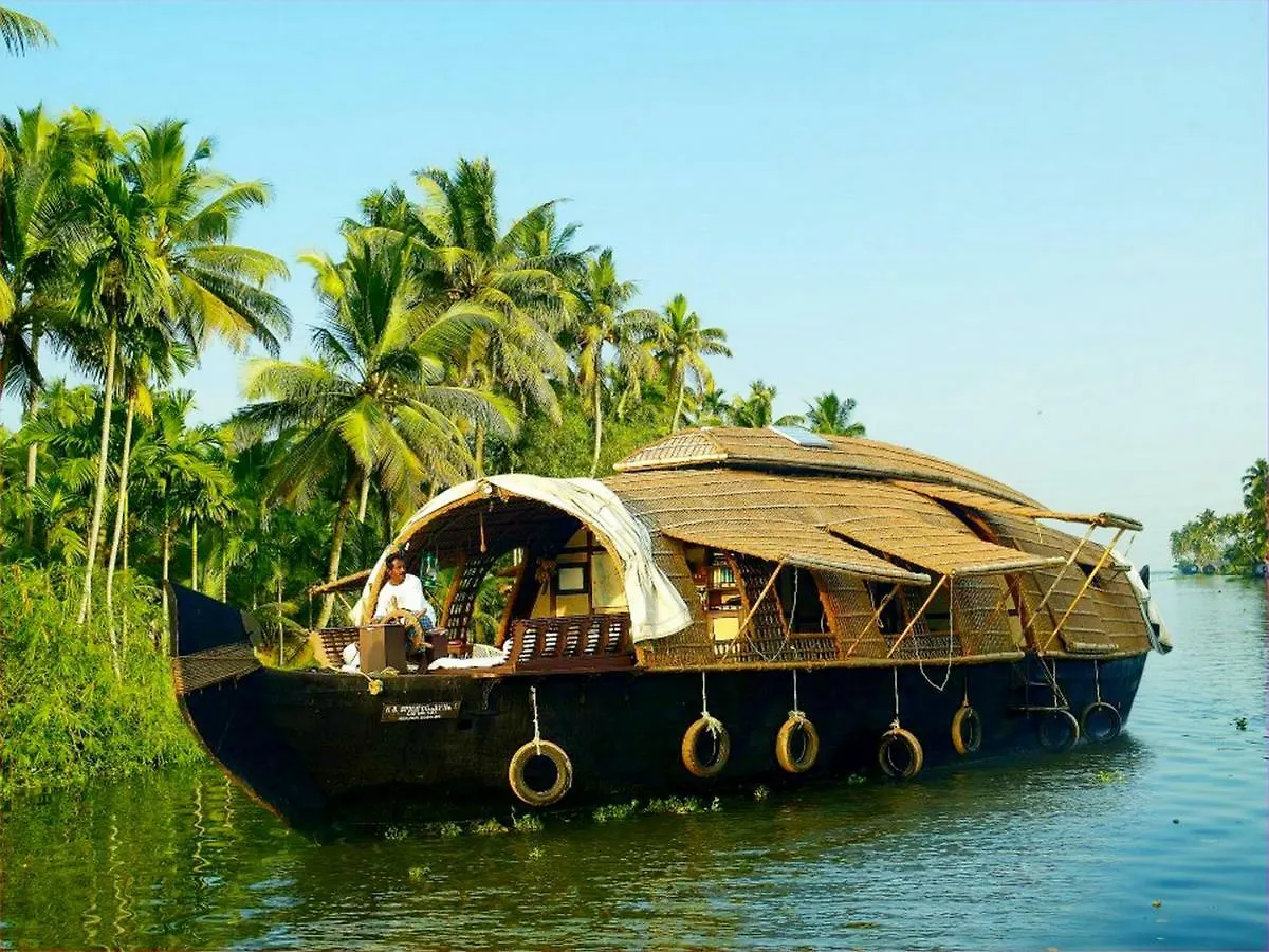 Botel Spice Coast Cruises - Houseboat, A Cgh Earth Experience Hotel Alappuzha